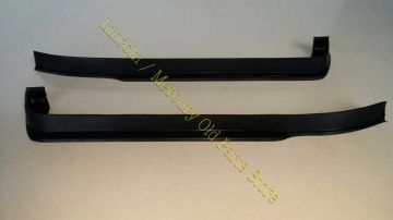 Weatherstrip Pair, Door Plateau Front- NEW