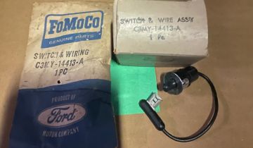 Glove Box Plunger Switch, Controls Glove Box Light- NOS